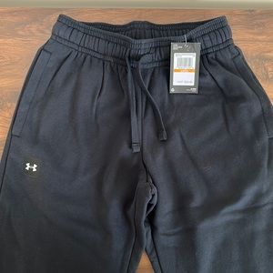 UnderArmour, men’s black fleece sweatpants, size small.